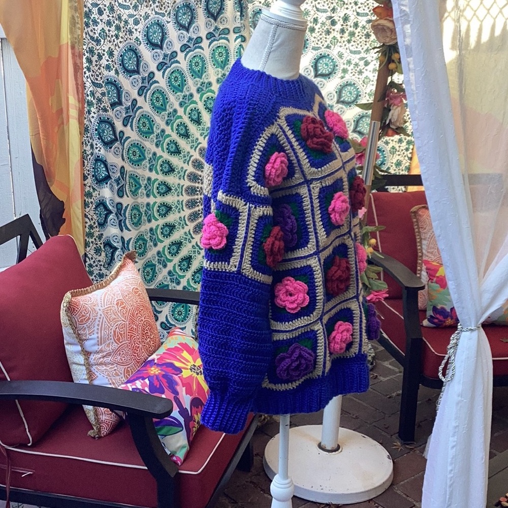 NEW | ✋HANDCRAFTED ❤️ Crocheted 🧶 Granny Squares & Roses 🌹 Sweater - Picture 3 of 9